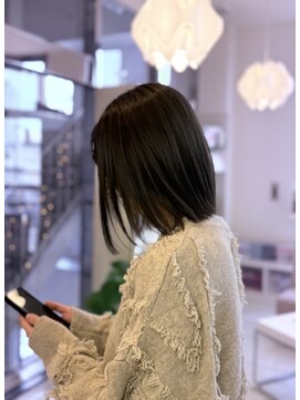 ヘアメイクアン(Hair Make Une) ミディアムボブ×アッシュ暗髪でつくる、可愛い抜け感スタイル♪