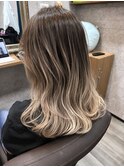 ホワイトベージュグラデーション × シャドウルーツ