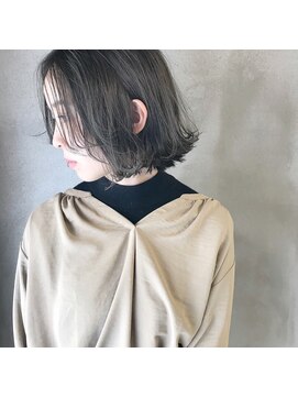 ミント(mint) 軽め切りっぱなしボブ＆赤み除去グレー