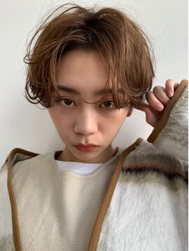 ローウェ 名駅(Louwe) 小顔エアリーショートカーキベージュ[名駅/名古屋駅前]