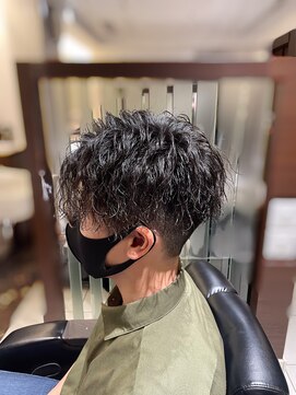 エヌドットバーバー ギンザ(N.BARBER GINZA) ツーブロック刈り上げ/ツイストスパイラル【銀座】<理容室>