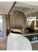 くびレイヤーエモージュ斜めバング小顔愛されグレージュカラー