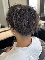 スターズ 柏(STARS)&nbsp;ハイライト　メッシュ　ツイストパーマ　ツーブロック　束感