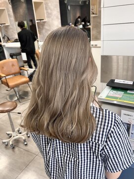 ブレス 小阪店(brace) ホワイトブロンドフェミニンロング似合わせカットハイトーン韓国