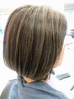 ヘアーデザインムーヴ(Hair design MOVE)&nbsp;白髪ぼかしハイライト　明るい白髪染め　ショート