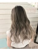 バレイヤージュ　ケアブリーチ　グレージュ　シルバー　グレー