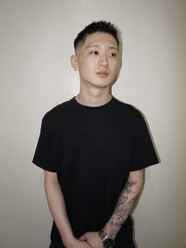 メリケンバーバーショップ トーキョー(MERICAN BARBERSHOP TYO) メンズカットバーバースタイルスパイキーショートフェードボウズ