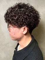 ディスイズバーバーサード(THIS IS BARBER 3rd)&nbsp;スパイラルパーマ 刈り上げ ショート マッシュ カジュアル