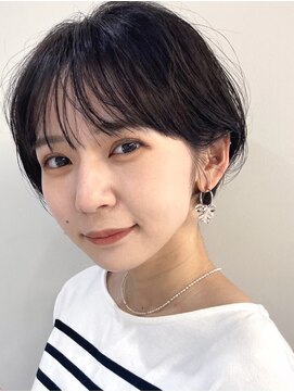 サーカス バイ ビュートリアム 青山(CIRCUS by BEAUTRIUM) 小顔 黒髪 パーマショート 暗髪 前髪あり 耳かけショート