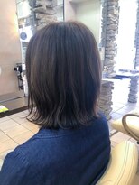 ティエル(Tiele) 肩上x外ハネスタイル