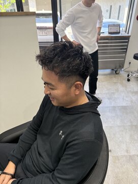 グリッター(GLITTER) ビジネスマンに最適　短い髪のパーマ　でスタイリング簡単