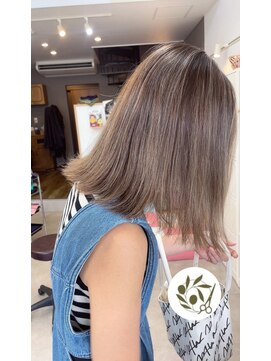 オリビアヘアー(OLIVIA HAIR) 柔らかグレージュ×極細ハイライト