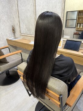 コンフィー(comfy) 『サザワ』フェザーパーマチェリーブラウンミニウルフ