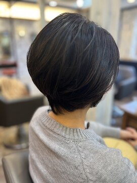 ふんわりパーマのショート