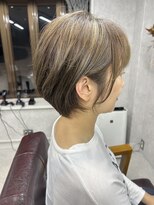 リアン(Lien)&nbsp;耳掛けショートレイヤーにハイライトでお洒落度UP♪30代40代50代