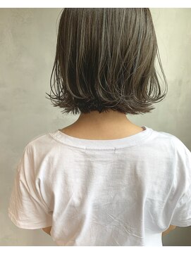 キチ(kichi.) [kichi.] 切りっぱなしボブ×グレージュ