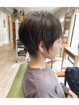 バース プレイス(BIRTH PLACE) シャープなコンパクトショート