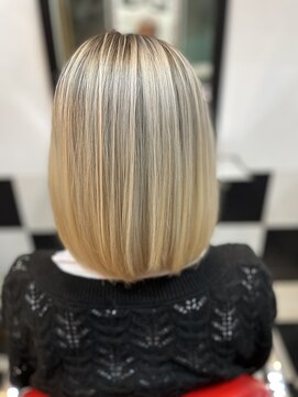 ロック フィールド ホワイトベージュシャードルーツ