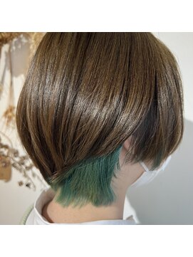 ヘアドゥーレディバグ 大和八木店(HAIR DO LADY BUG) インナー×グリーン×ショート