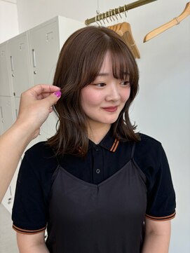 エマン(AIMANT) 赤みのない明るめベージュ、ブラウン