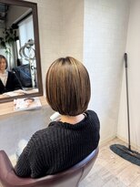 コワファーストナガサキシャンプーボーイ(COIFF1RST NAGASAKI SHAMPOO BOY)&nbsp;まるみボブ ショートボブ ハイライト ダブルカラー 長崎浜の町