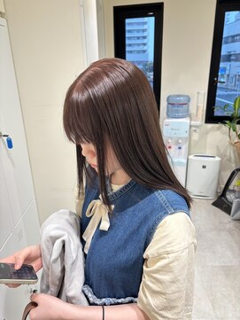 アローム(alom) イメチェン/ホワイトブロンド/外ハネボブ/美髪/茅ヶ崎