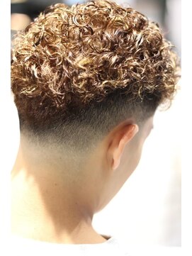 キングスマントーキョー 立川北口店(KINGSMAN TOKYO) アップバング / ツーブロック / スキンフェード 【立川】