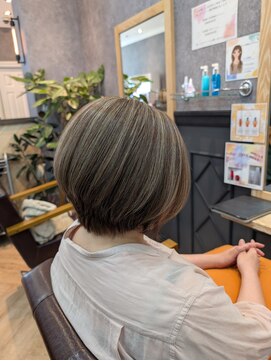 ニコ(nico) 前下がりショートボブ