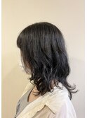 重さを残しながらも自然な動きが出るミディアムスタイル。