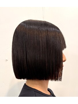 エスカーラ 町田(THE ESCALA) 20代30代ショート前髪あり前髪なし顔周りレイヤーカットオリーブ