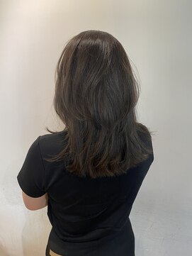 リバレッジ 白金(Leverage) 大人カジュアルミディアムレイヤーヘア