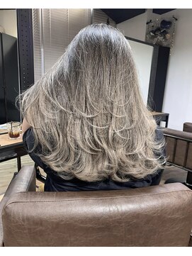 アルカナ 明治神宮前原宿(ARCANA) レイヤーカット　ミルクティーグレージュ　くすみベージュ