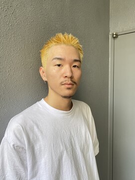 フランクスバーバーザスタンド(Frank’s barber the stand) 金髪ボックスナチュラルフェード無造作アップバングE