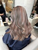 ステア ケース(stair case)&nbsp;白髪染めは不必要　ピンクのハイライト入り！　50代60代