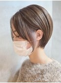 大人ショートボブ白髪ぼかしハイライト顔周りレイヤー丸みボブ