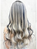 ボヤージュニケ(Voyage Nike)&nbsp;羽エクステ×ハイトーン×カラーメッシュ