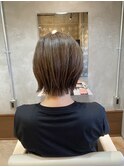 白髪ぼかしハイライト×くすみカラーの軽やかボブ