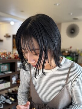 ティロワール(tiroir) 透明感ブルーブラック×外ハネボブ