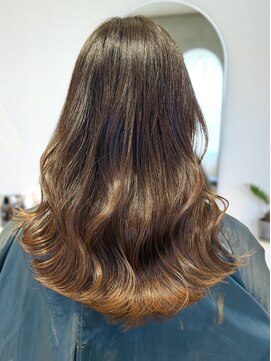 アンバー(Amber) 地毛を活かしたグラデーションカラー