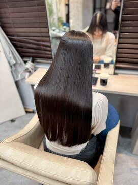 シシ 新宿(She 2.) ショコラベージュ/ツヤ髪スタイル/ニュアンスカラー/髪質改善