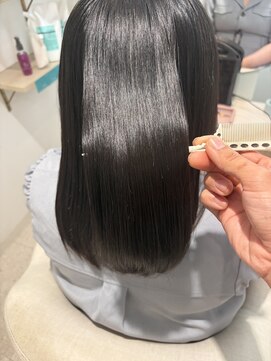 ビーエフサロン(BxF SALON) 毛先まで潤う上品な艶*暗髪ミディアム縮毛矯正ストレート