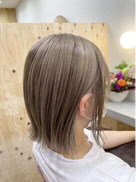 ワンバイワン(One×One) 【花菜】切りっぱなしボブベージュカラー
