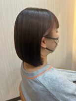 トランクゥイル(TranQuil) ピレンジ30代40代大人かわいいツヤ感前下がりオン眉ショートボブ