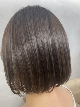 インビテーション(invitation) ミニボブ◎ミルキーベージュカラー