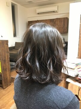 グラバ(graba) ミディアムウェーブスタイル