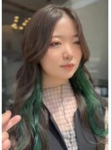 インナーカラー/ウェーブロング/センターパート/グリーン/緑