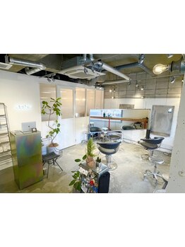 緑に囲まれた半個室のくつろげる空間で忙しい日常を忘れ心穏やかに♪贅沢な空間で疲れを癒しませんか？