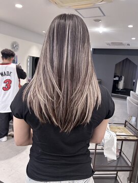 キング 心斎橋店(K!ng) ハイライトカラーミルクティーベージュレイヤーカット