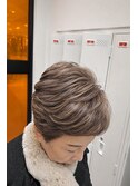 ハイライトで顔回りに立体感をプラス◎