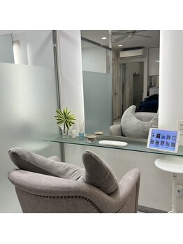 グレカ(GRECA)の写真/上質な店内で落ち着く時間を過ごせる◇ゆったりとした半個室のプライベート空間で心も髪もリフレッシュ◎